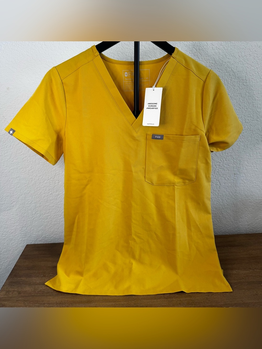 FIGS Gold Catarina Scrub Top XS Women Nursing Uniform One-Pocket V-Neck NWT